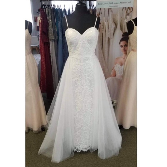 Wedding Dress - Picture 1 of 6